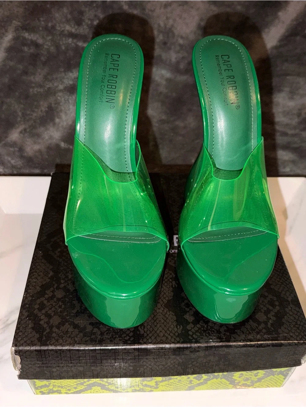 Cape Robbin Green Platform Mule Heels Size 10